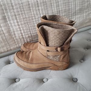 Chaco Suede boots 8.5